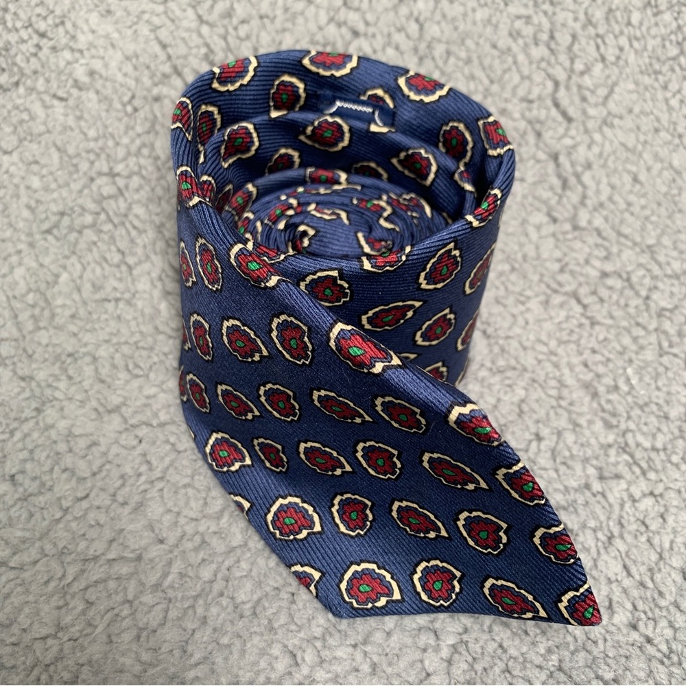 Vintage Burberry Men’s Necktie - Navy Blue/Red Paisley Print, 59”L x 3.5”W - Picture 7 of 8